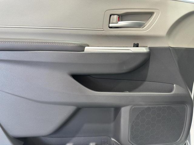 Photo of 2022 Wind Chill Pearl Toyota Sienna