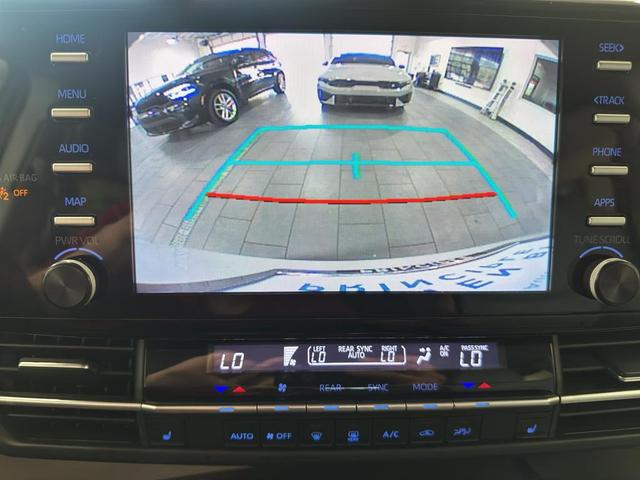 Photo of 2022 Wind Chill Pearl Toyota Sienna