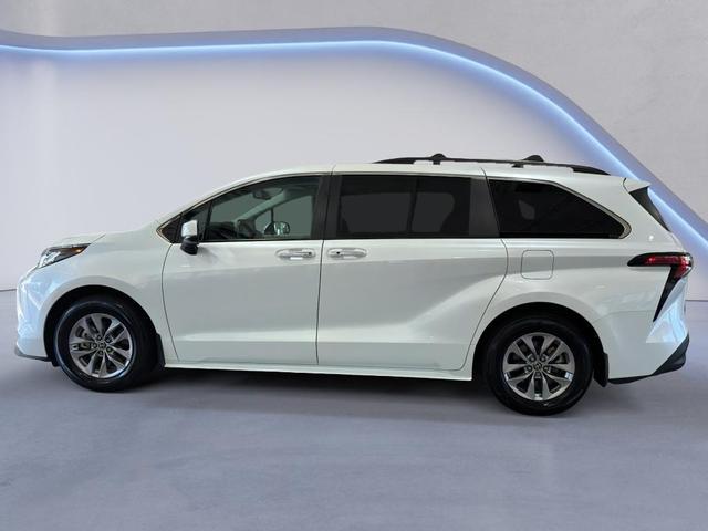 Photo of 2022 Wind Chill Pearl Toyota Sienna