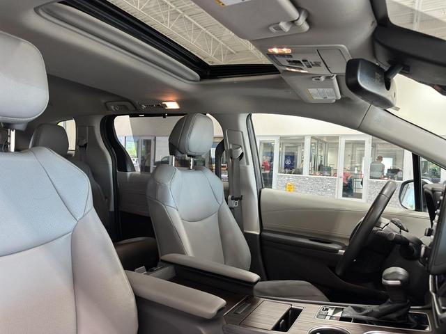 Photo of 2022 Wind Chill Pearl Toyota Sienna