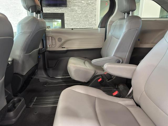 Photo of 2022 Wind Chill Pearl Toyota Sienna