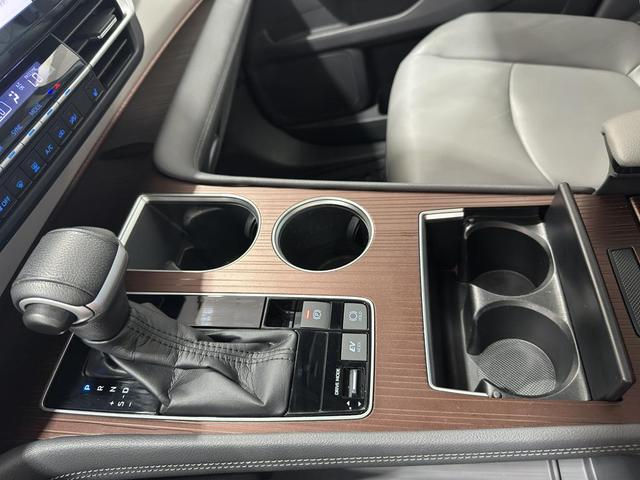 Photo of 2022 Wind Chill Pearl Toyota Sienna