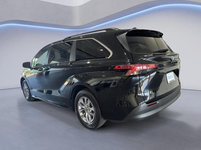 Photo of 2022 Midnight Black Metallic Toyota Sienna