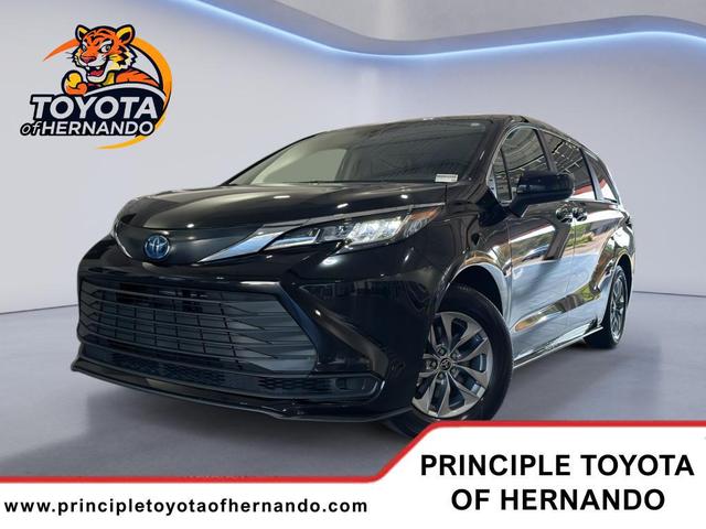 Photo of 2022 Midnight Black Metallic Toyota Sienna