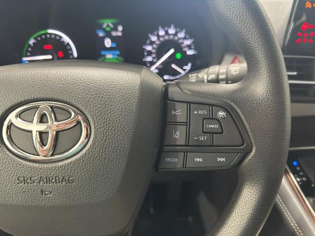 Photo of 2022 Midnight Black Metallic Toyota Sienna