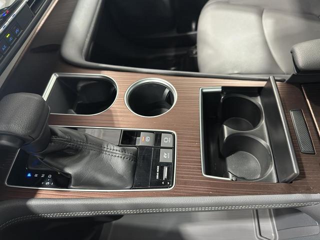 Photo of 2022 Midnight Black Metallic Toyota Sienna
