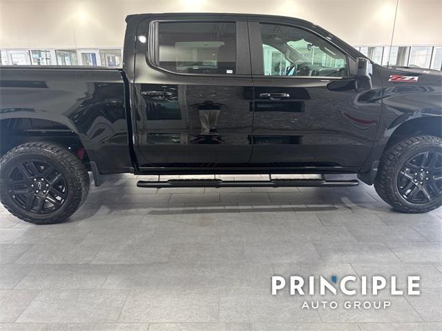 Photo of 2024 Black Chevrolet Silverado 1500