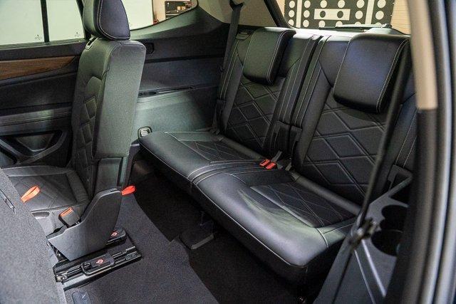 Photo of 2024 Deep Black Pearl Effect Volkswagen Atlas