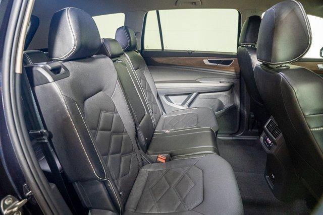 Photo of 2024 Deep Black Pearl Effect Volkswagen Atlas