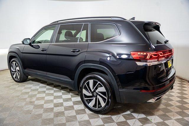 Photo of 2024 Deep Black Pearl Effect Volkswagen Atlas