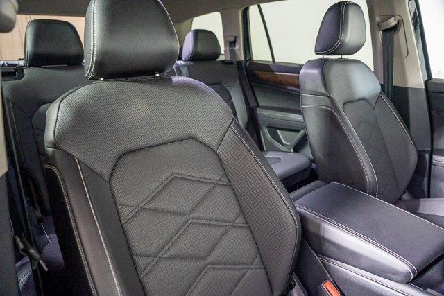 Photo of 2024 Deep Black Pearl Effect Volkswagen Atlas