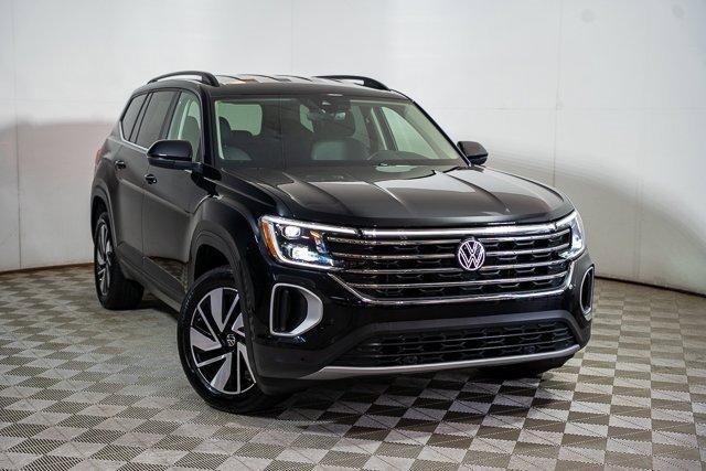 Photo of 2024 Deep Black Pearl Effect Volkswagen Atlas