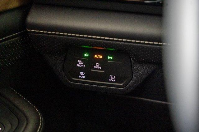Photo of 2024 Deep Black Pearl Effect Volkswagen Atlas
