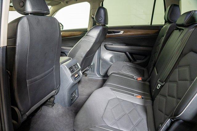 Photo of 2024 Deep Black Pearl Effect Volkswagen Atlas