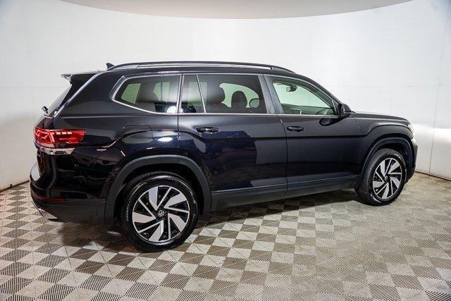 Photo of 2024 Deep Black Pearl Effect Volkswagen Atlas