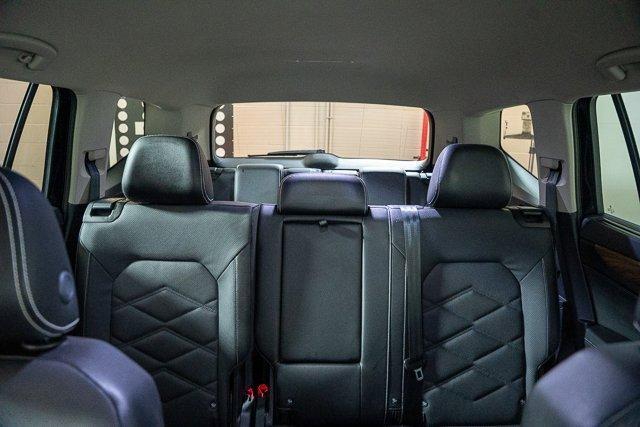 Photo of 2024 Deep Black Pearl Effect Volkswagen Atlas
