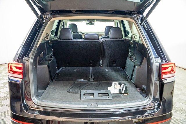Photo of 2024 Deep Black Pearl Effect Volkswagen Atlas