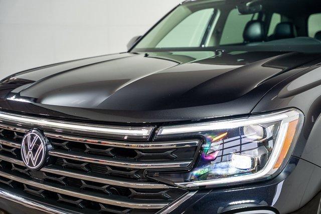 Photo of 2024 Deep Black Pearl Effect Volkswagen Atlas