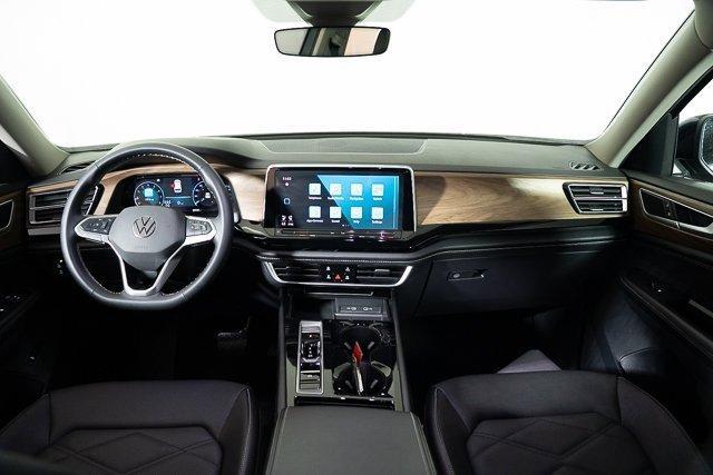 Photo of 2024 Deep Black Pearl Effect Volkswagen Atlas