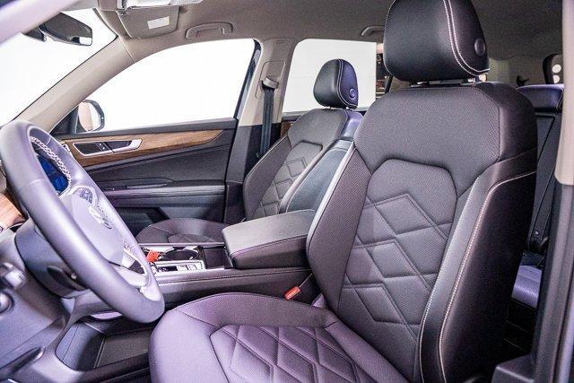 Photo of 2024 Deep Black Pearl Effect Volkswagen Atlas