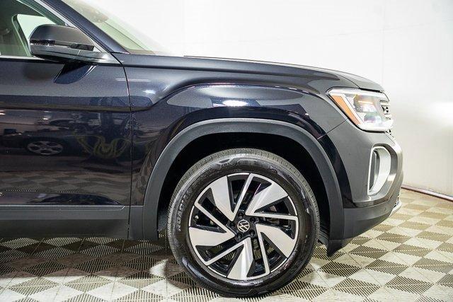 Photo of 2024 Deep Black Pearl Effect Volkswagen Atlas