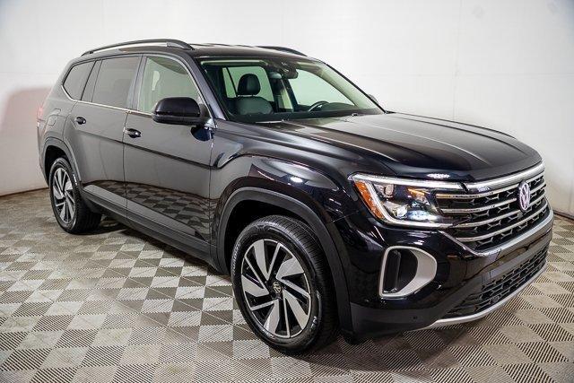 Photo of 2024 Deep Black Pearl Effect Volkswagen Atlas