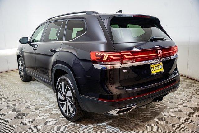 Photo of 2024 Deep Black Pearl Effect Volkswagen Atlas
