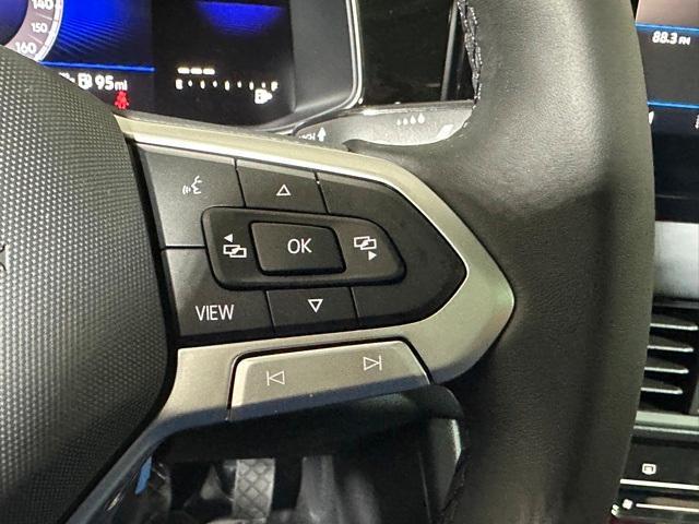 Photo of 2025 Opal White Pearl Effect Volkswagen Jetta