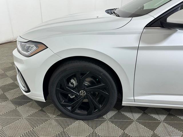 Photo of 2025 Opal White Pearl Effect Volkswagen Jetta