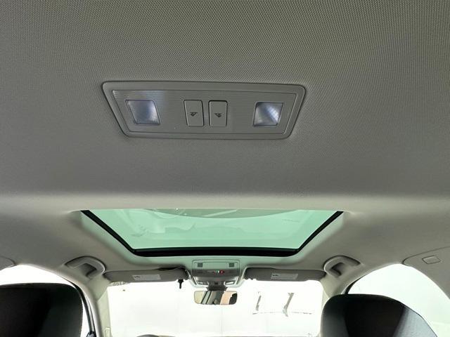 Photo of 2025 Opal White Pearl Effect Volkswagen Jetta