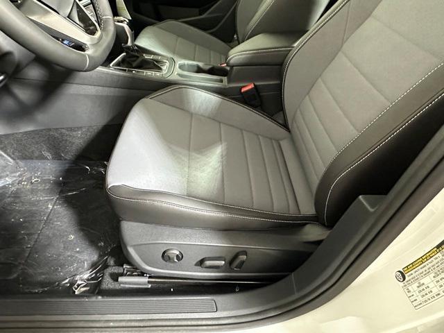 Photo of 2025 Opal White Pearl Effect Volkswagen Jetta