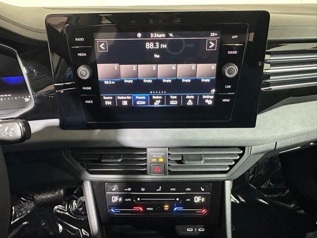Photo of 2025 Opal White Pearl Effect Volkswagen Jetta