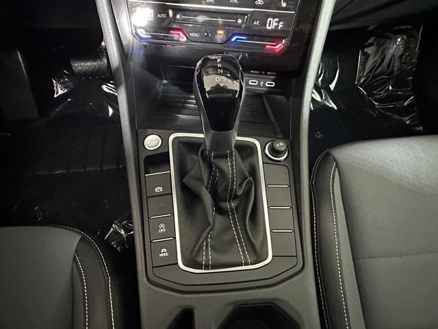 Photo of 2025 Opal White Pearl Effect Volkswagen Jetta