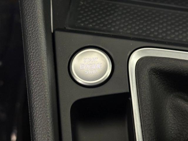 Photo of 2025 Opal White Pearl Effect Volkswagen Jetta