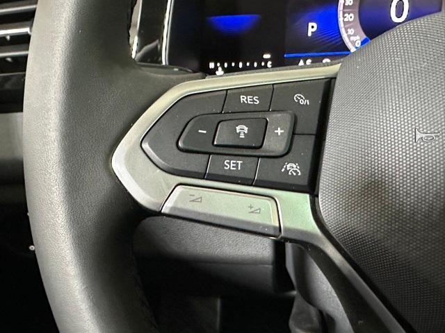 Photo of 2025 Opal White Pearl Effect Volkswagen Jetta