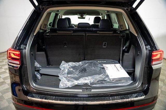 Photo of 2025 Deep Black Pearl Effect Volkswagen Atlas