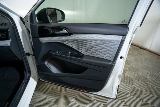Photo of 2022 Pure White Volkswagen Taos
