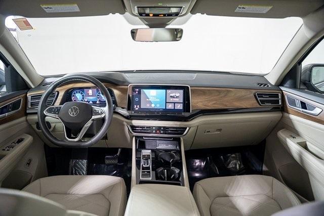 Photo of 2024 Silver Bird Metallic Volkswagen Atlas