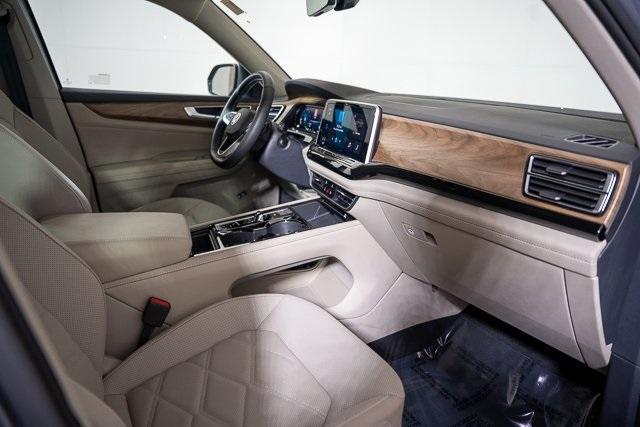 Photo of 2024 Silver Bird Metallic Volkswagen Atlas