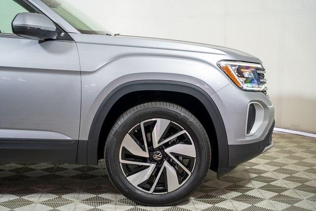 Photo of 2024 Silver Bird Metallic Volkswagen Atlas