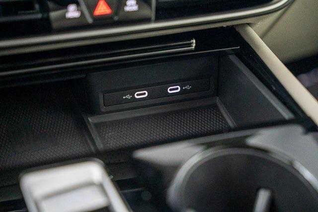 Photo of 2024 Silver Bird Metallic Volkswagen Atlas