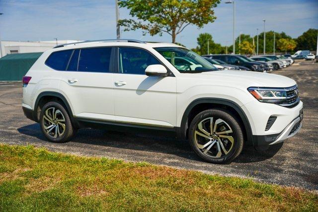 Photo of 2023 Opal White Pearl Effect Volkswagen Atlas