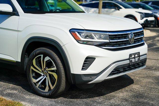Photo of 2023 Opal White Pearl Effect Volkswagen Atlas