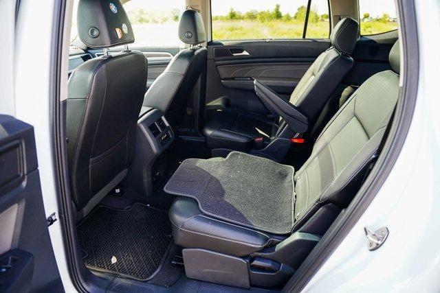 Photo of 2023 Opal White Pearl Effect Volkswagen Atlas
