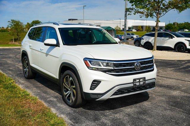 Photo of 2023 Opal White Pearl Effect Volkswagen Atlas