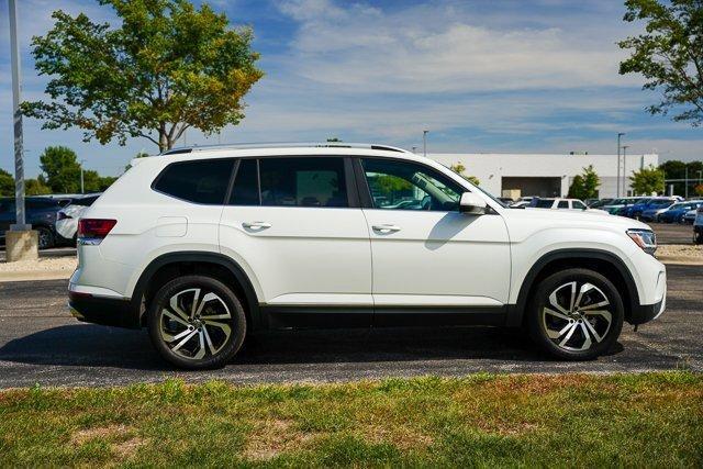 Photo of 2023 Opal White Pearl Effect Volkswagen Atlas
