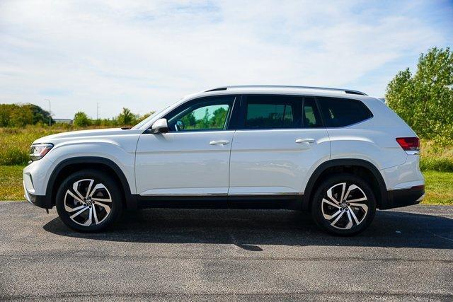 Photo of 2023 Opal White Pearl Effect Volkswagen Atlas