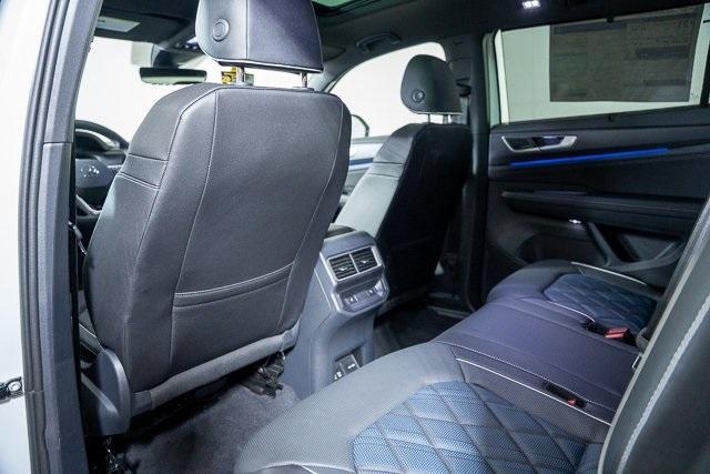 Photo of 2025 Opal White Pearl Effect Volkswagen Atlas Cross Sport
