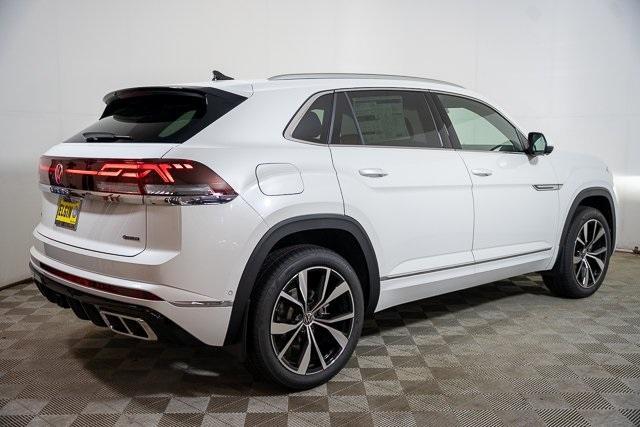 Photo of 2025 Opal White Pearl Effect Volkswagen Atlas Cross Sport