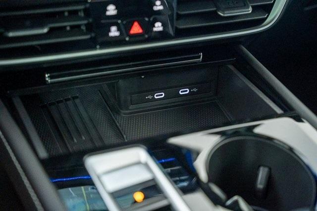 Photo of 2025 Opal White Pearl Effect Volkswagen Atlas Cross Sport
